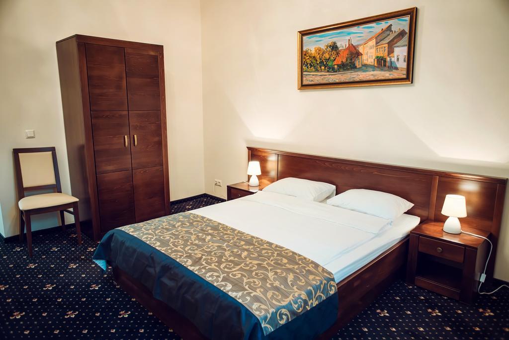 Boutique Hotel Villa P Uschhorod Zimmer foto