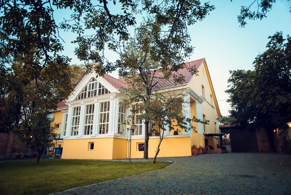 Boutique Hotel Villa P Uschhorod Exterior foto